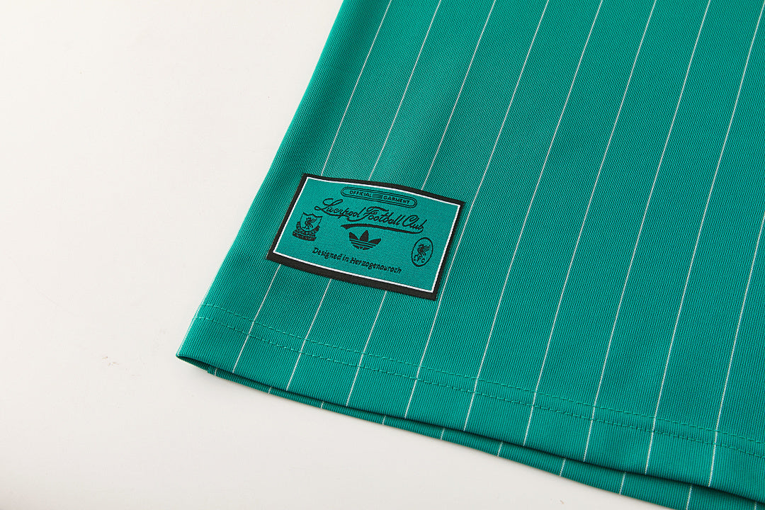Kit Liverpool Icons Verde 25/26 Uomo | Kit da Calcio - CalcioVivo