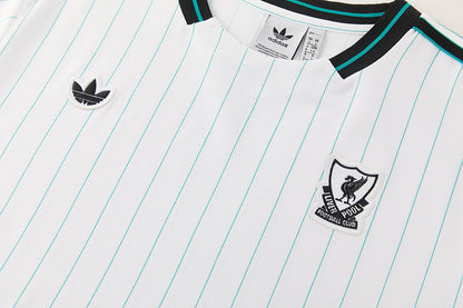 Kit Liverpool Icons Bianco 25/26 Uomo | Kit da Calcio - CalcioVivo