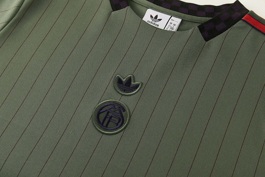 Kit Bayern Munich Icons Verde Scuro 25/26 Uomo | Kit da Calcio - CalcioVivo