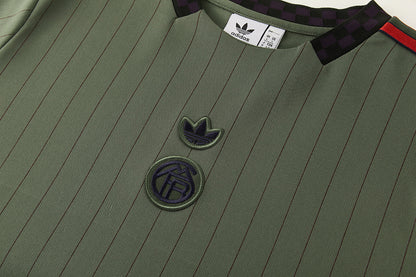 Kit Bayern Munich Icons Verde Scuro 25/26 Uomo | Kit da Calcio - CalcioVivo