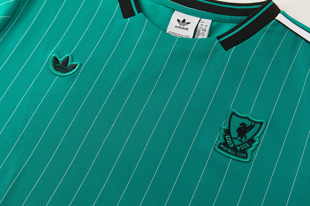 Kit Liverpool Icons Verde 25/26 Uomo | Kit da Calcio - CalcioVivo