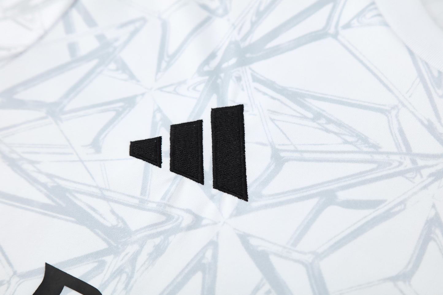 Kit Shirt + Shorts Real Madrid White/Black Training 25/26