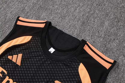 Completino Canottiera Arsenal 26/27 Uomo Nero con dettagli Arancione | Kit Allenamento - CalcioVivo