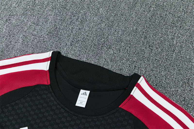 Completino Manica Corta Arsenal 26/27 Uomo Nero con inserti Fucsia | Kit Allenamento - CalcioVivo