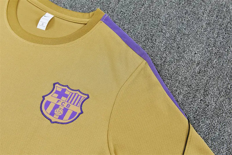 Completino Manica Corta Barcelona 26/27 Uomo Oro | Kit Allenamento - CalcioVivo