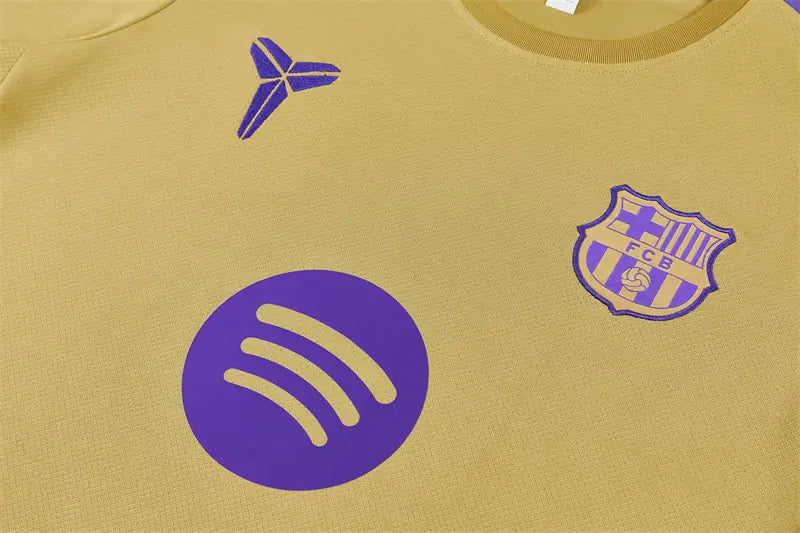Completino Manica Corta Barcelona 26/27 Uomo Oro | Kit Allenamento - CalcioVivo