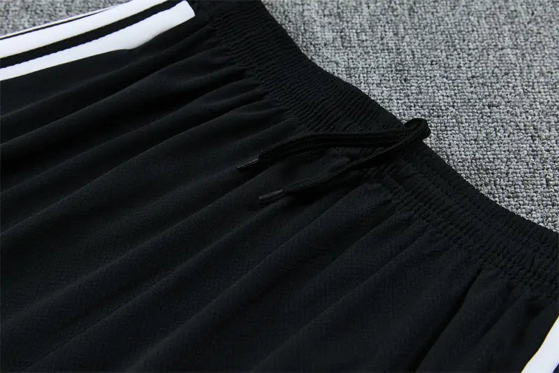 Completino Manica Corta Liverpool 26/27 Uomo Rosso | Kit Allenamento - CalcioVivo