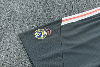 Completino Manica Corta Real Madrid 26/27 Uomo Arancione Corallo | Kit Allenamento - CalcioVivo