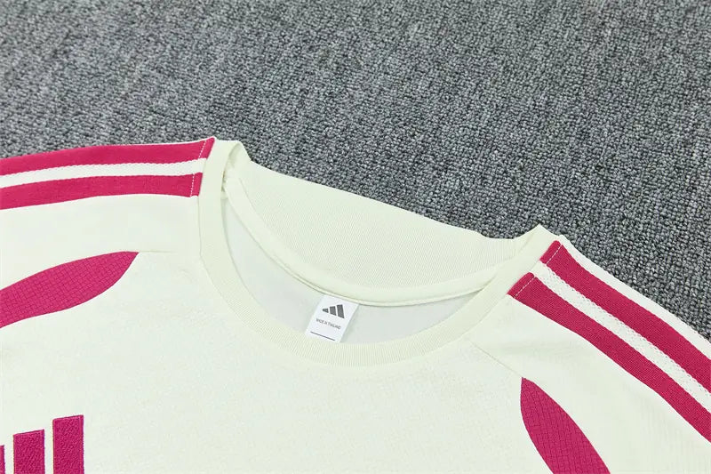 Completino Manica Corta Real Madrid 26/27 Uomo Bianco e Fucsia | Kit Allenamento - CalcioVivo