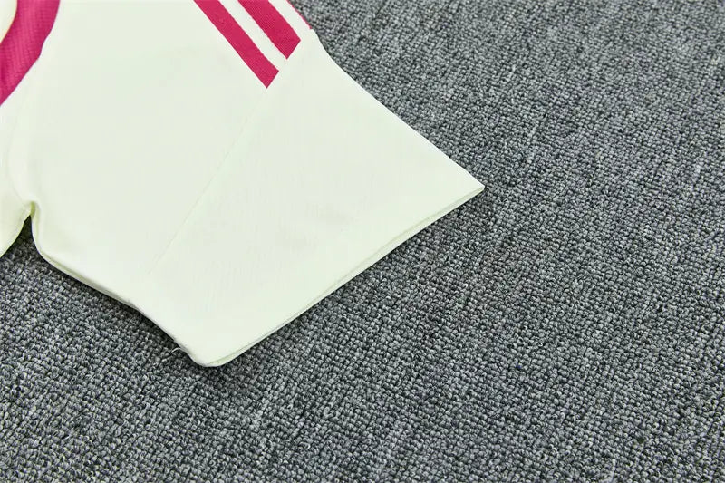 Completino Manica Corta Real Madrid 26/27 Uomo Bianco e Fucsia | Kit Allenamento - CalcioVivo