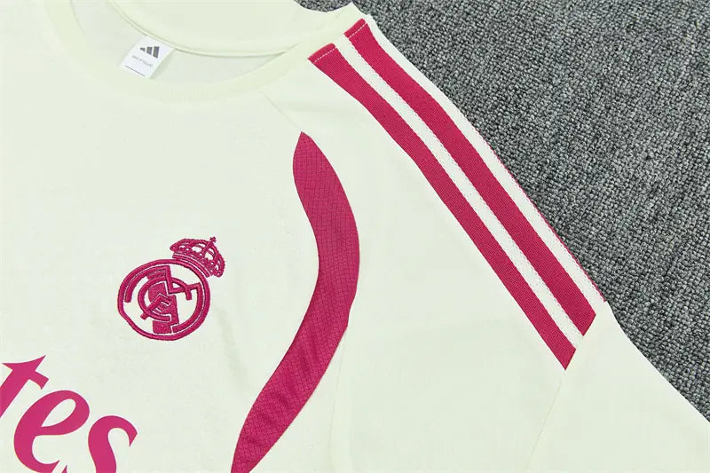 Completino Manica Corta Real Madrid 26/27 Uomo Bianco e Fucsia | Kit Allenamento - CalcioVivo