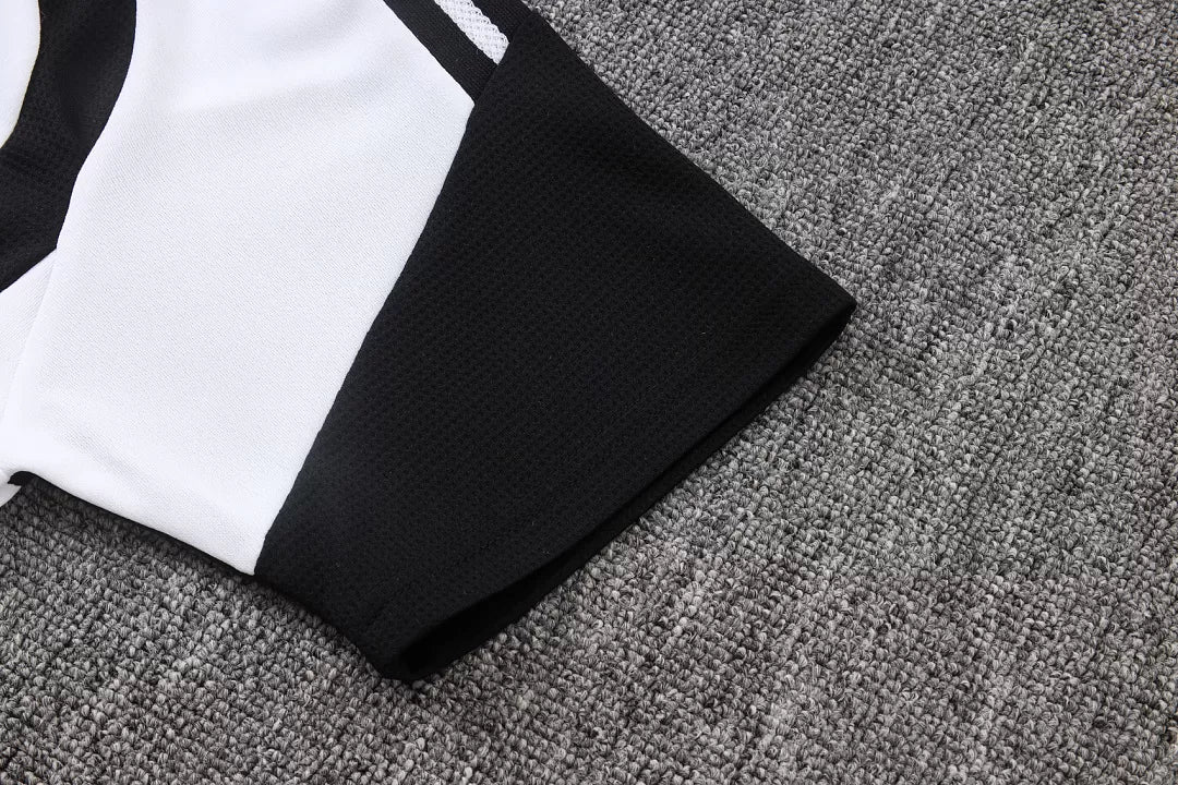 Completino Polo Liverpool 26/27 Uomo Bianco | Kit Allenamento - CalcioVivo
