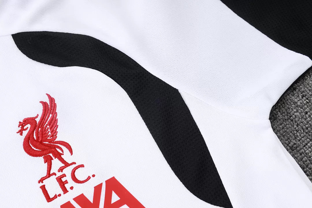 Completino Polo Liverpool 26/27 Uomo Bianco | Kit Allenamento - CalcioVivo