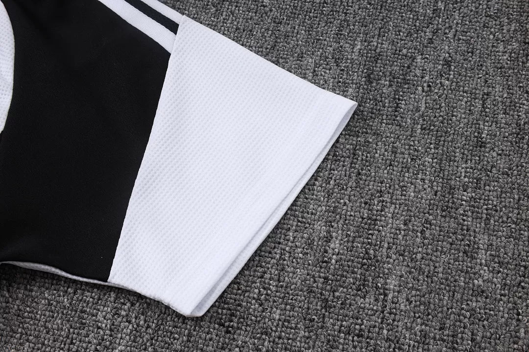 Completino Polo Liverpool 26/27 Uomo Nero | Kit Allenamento - CalcioVivo