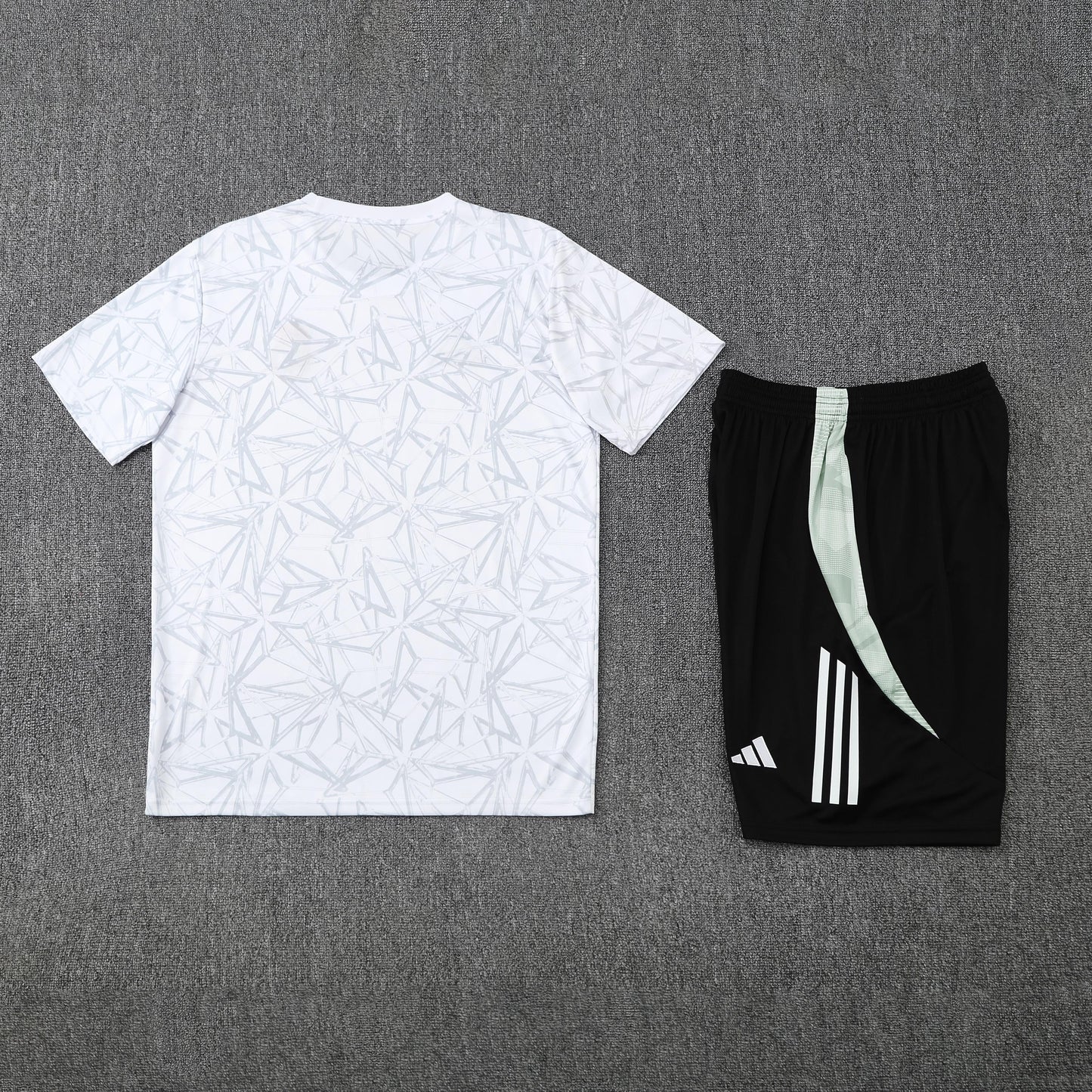 Kit Shirt + Shorts Real Madrid White/Black Training 25/26