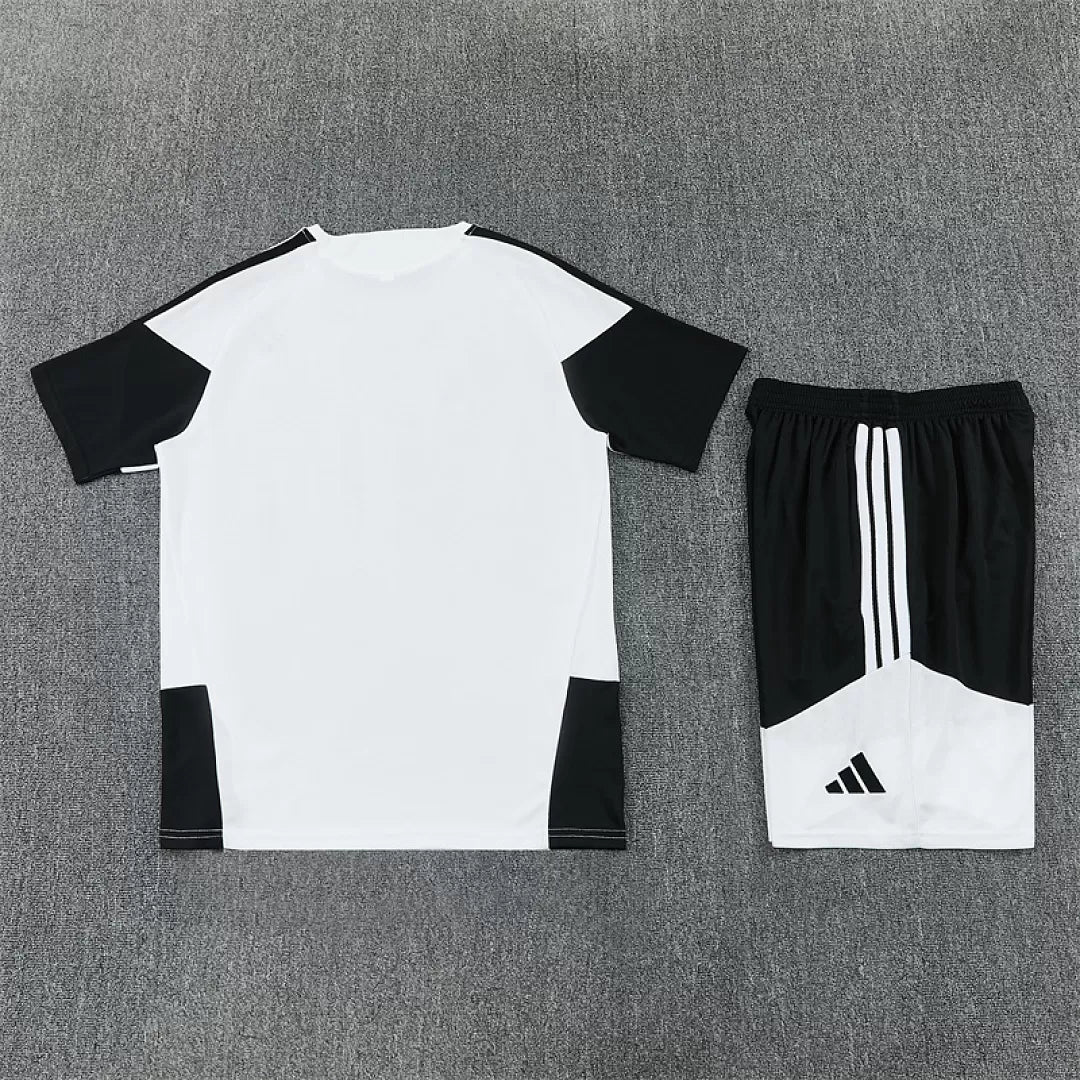 Completino Manica Corta Juventus 26/27 Uomo Bianco | Kit Allenamento - CalcioVivo