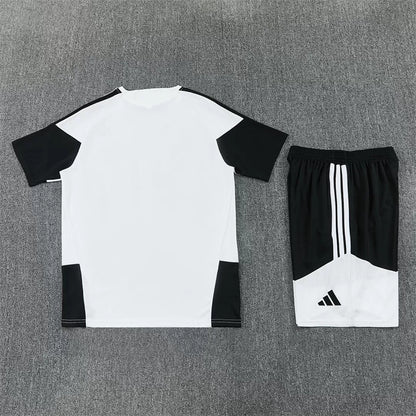Completino Manica Corta Juventus 26/27 Uomo Bianco | Kit Allenamento - CalcioVivo