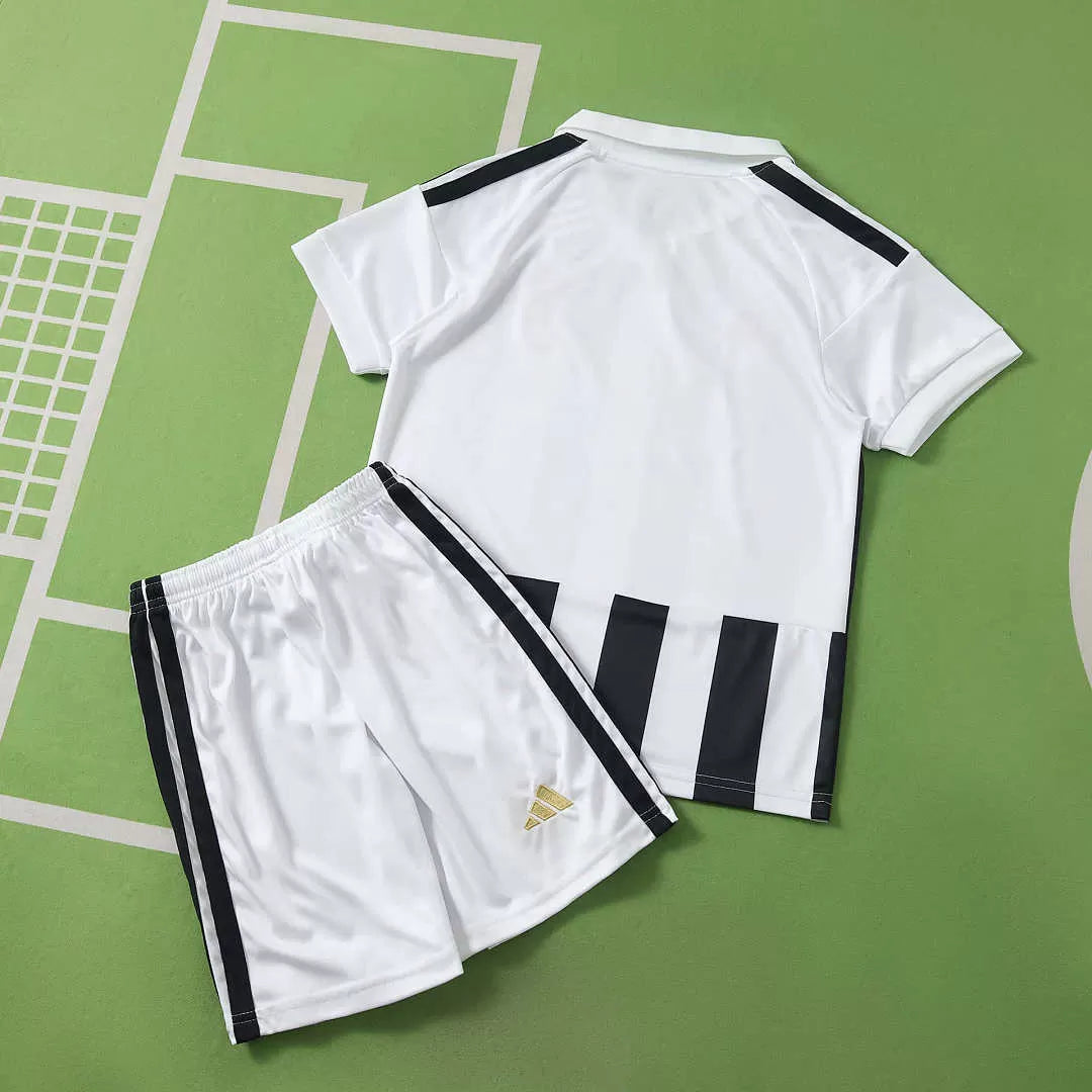 Kit Bambino Juventus Home 26/27 | Kit da Calcio - CalcioVivo