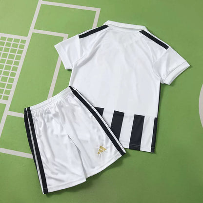 Kit Bambino Juventus Home 26/27 | Kit da Calcio - CalcioVivo