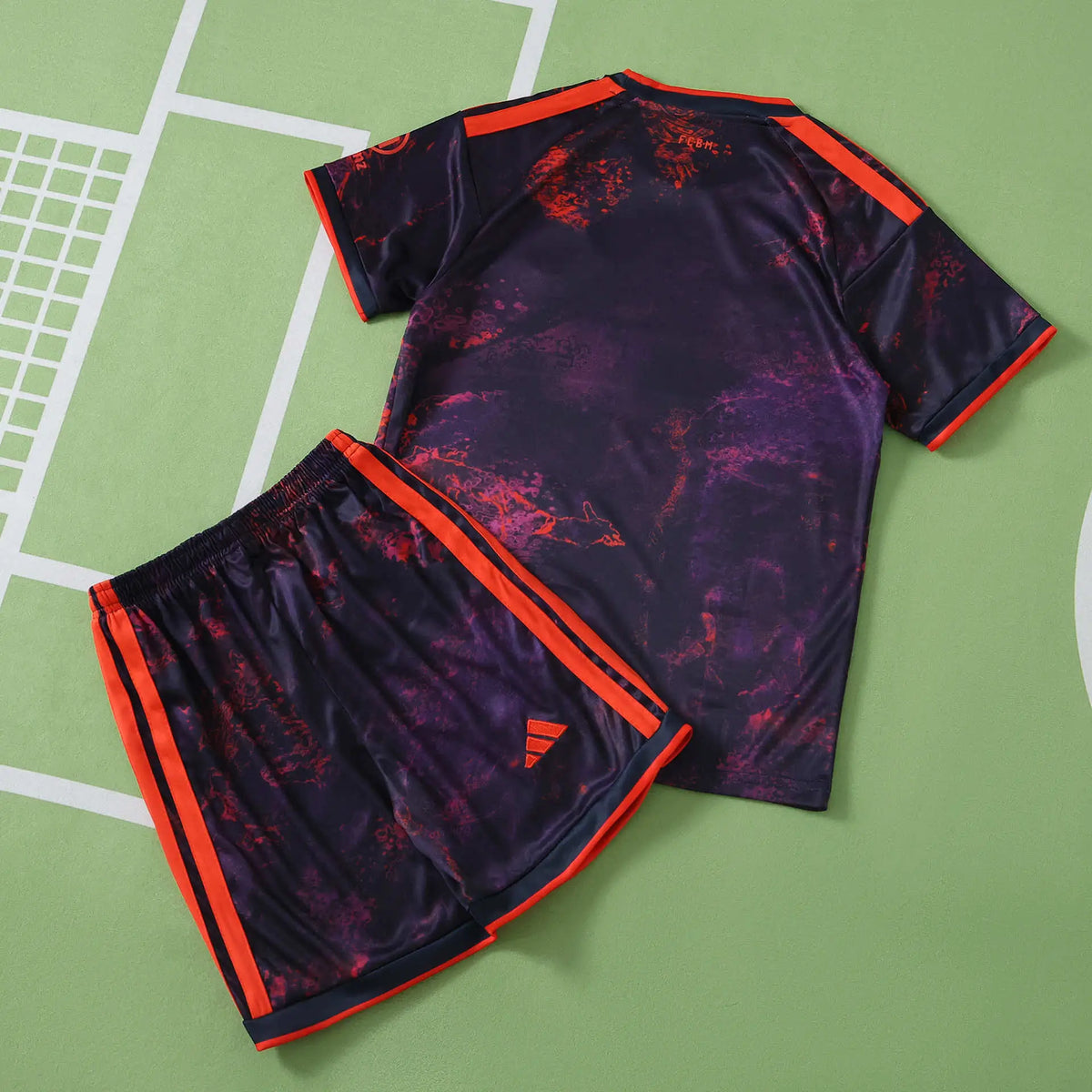 Kit Bambino Bayern Munich Third 26/27 Nero con dettagli Rosso Arancione