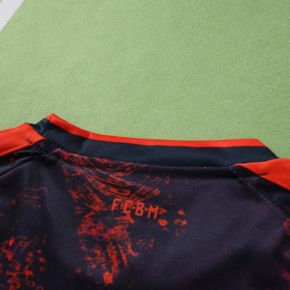 Kit Bambino Bayern Munich Third 26/27 Nero con dettagli Rosso Arancione