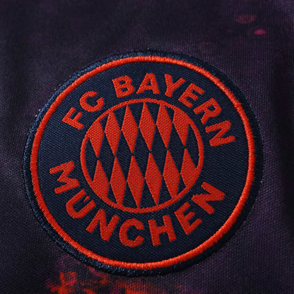 Kit Bambino Bayern Munich Third 26/27 Nero con dettagli Rosso Arancione