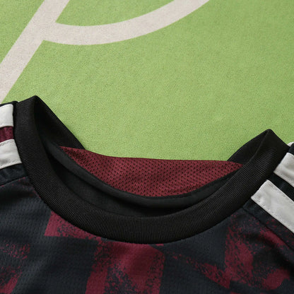 Kit Bambino Liverpool Third 26/27 Nero e Bordeaux | Kit da Calcio - CalcioVivo