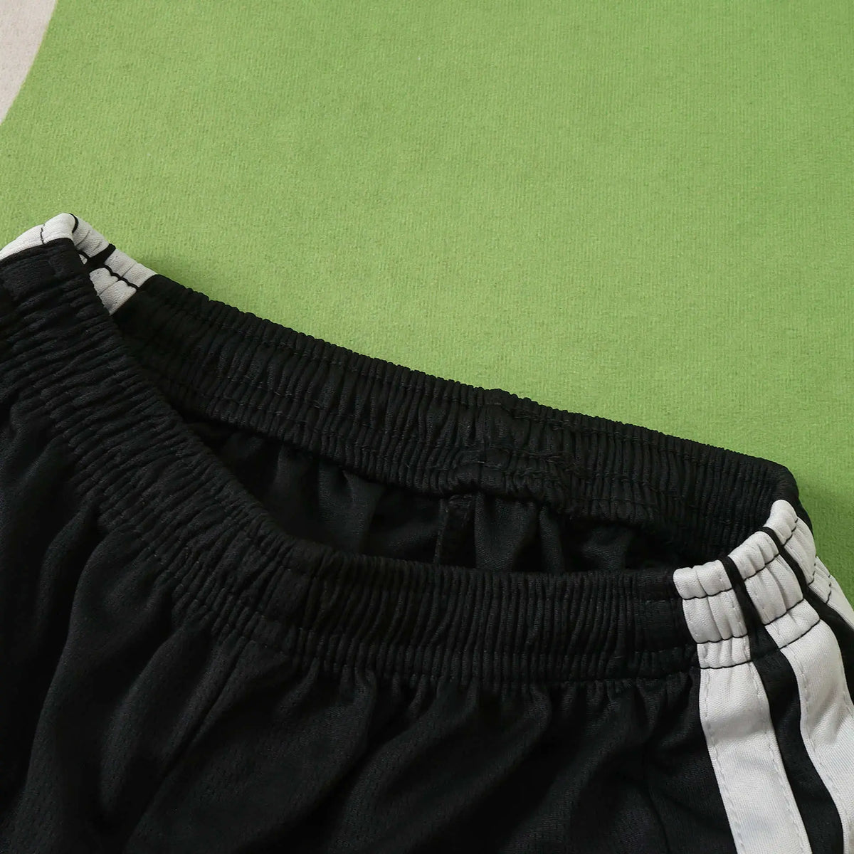 Kit Bambino Liverpool Third 26/27 Nero e Bordeaux | Kit da Calcio - CalcioVivo