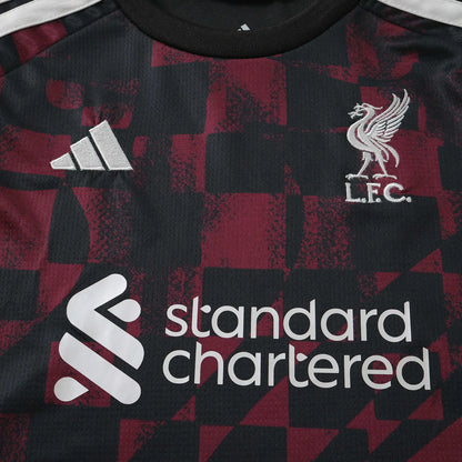 Kit Bambino Liverpool Third 26/27 Nero e Bordeaux | Kit da Calcio - CalcioVivo