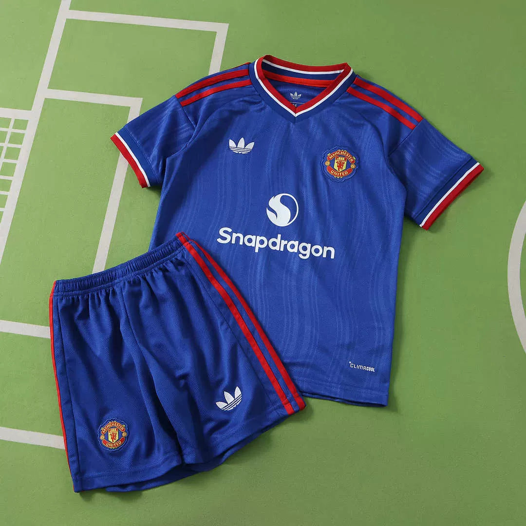 Kit Bambino Manchester United Away 26/27 Blu | Kit da Calcio - CalcioVivo