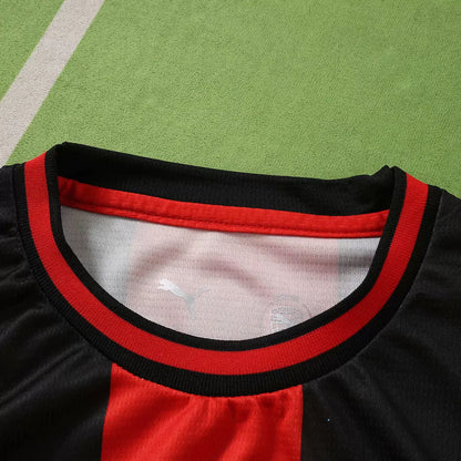 Kit Bambino Milan Home 26/27 Rosso e Nero | Kit da Calcio - CalcioVivo
