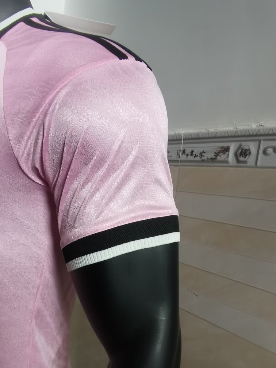 Maglia Juventus Away 26/27 Player Uomo Rosa | Maglia da Calcio - CalcioVivo
