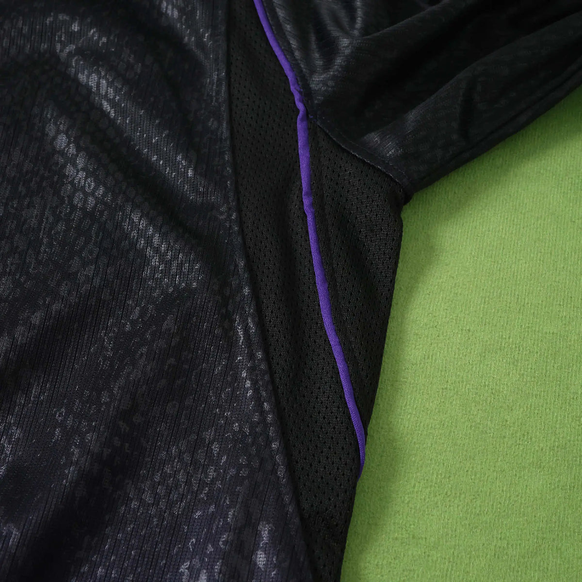 Maglia Barcelona Away 26/27 Manica Lunga Uomo Nero e Viola | Maglia da Calcio - CalcioVivo