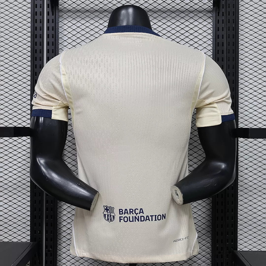 Maglia Barcelona Fourth 26/27 Player Uomo Bianco e Rosso | Maglia da Calcio - CalcioVivo