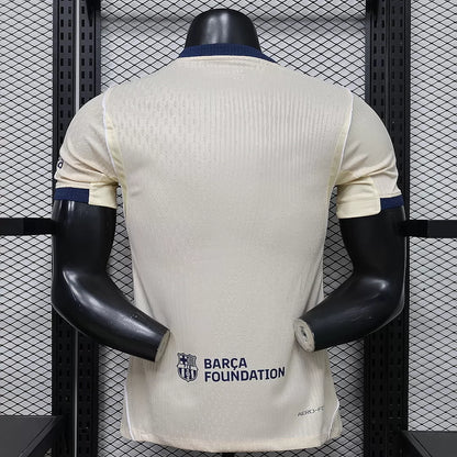 Maglia Barcelona Fourth 26/27 Player Uomo Bianco e Rosso | Maglia da Calcio - CalcioVivo