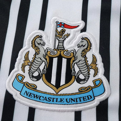 Maglia Newcastle Home 26/27 Uomo Bianco e Nero | Maglia da Calcio