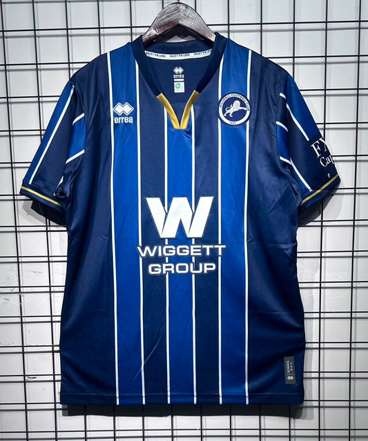 Maglia Millwall Home 26/27 Uomo | Maglia da Calcio - CalcioVivo