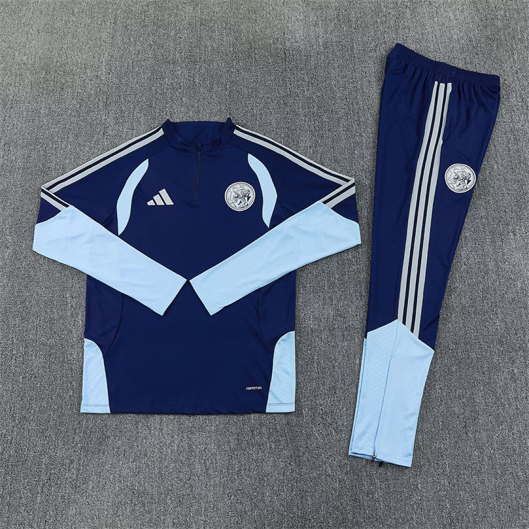 Tuta Ajax 26/27 Uomo Blu Navy e Azzurro | Tuta da Calcio - CalcioVivo