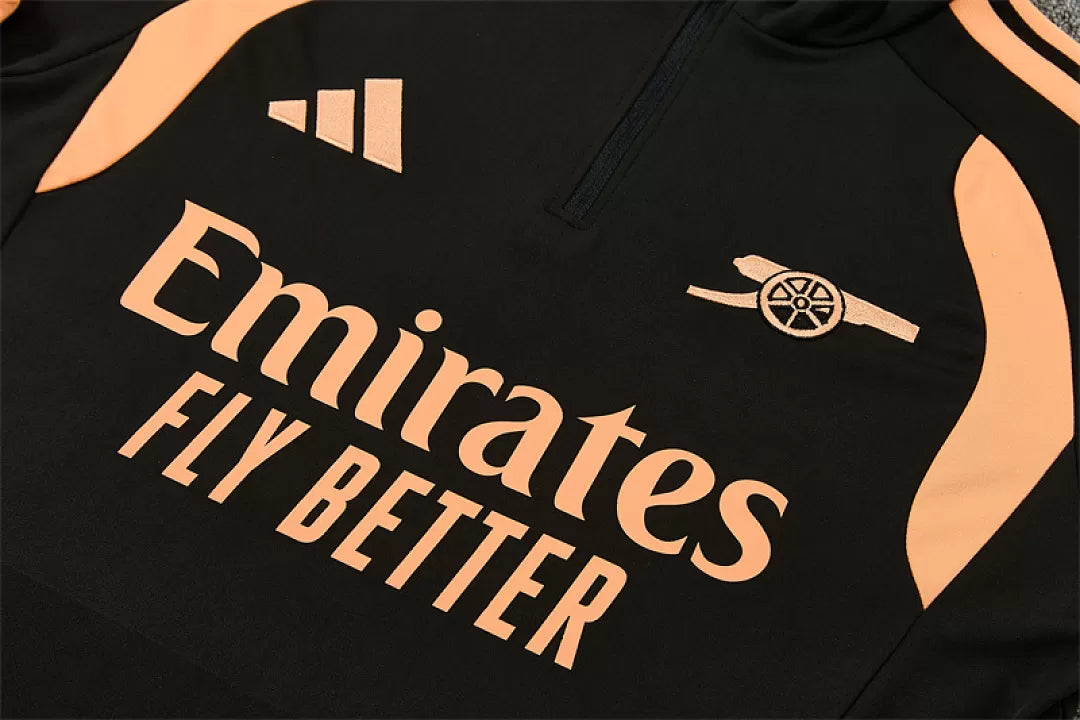 Tuta Arsenal 26/27 Uomo Nero con dettagli Arancione | Tuta da Calcio - CalcioVivo