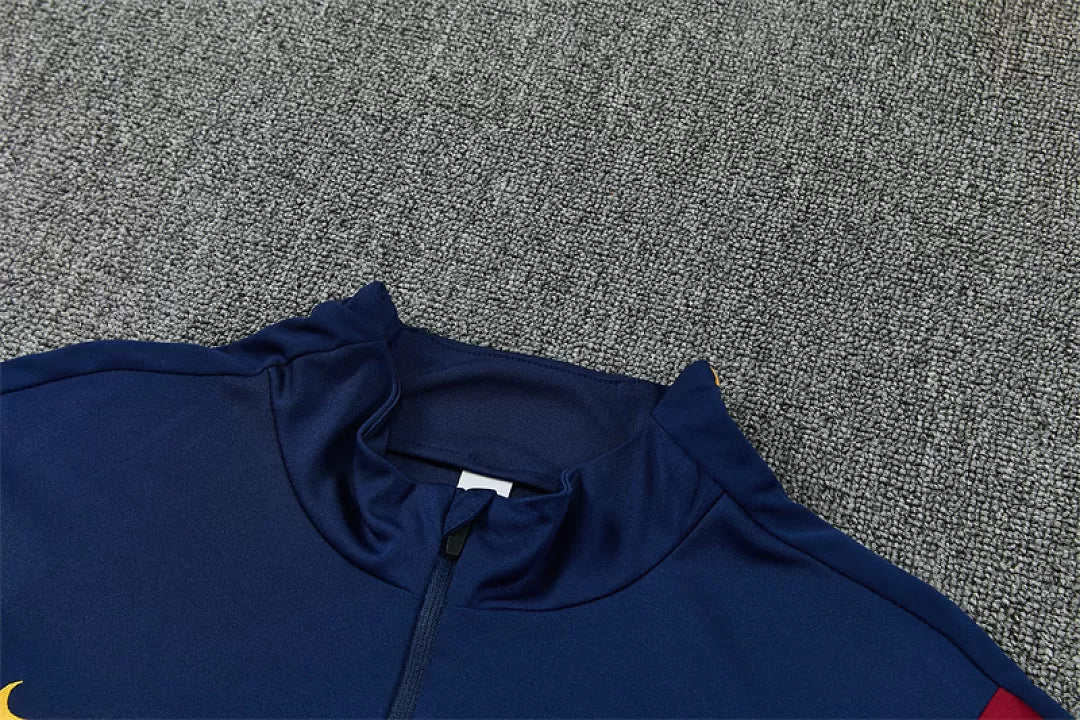 Tuta Barcelona 26/27 Uomo Blu Navy | Tuta da Calcio - CalcioVivo