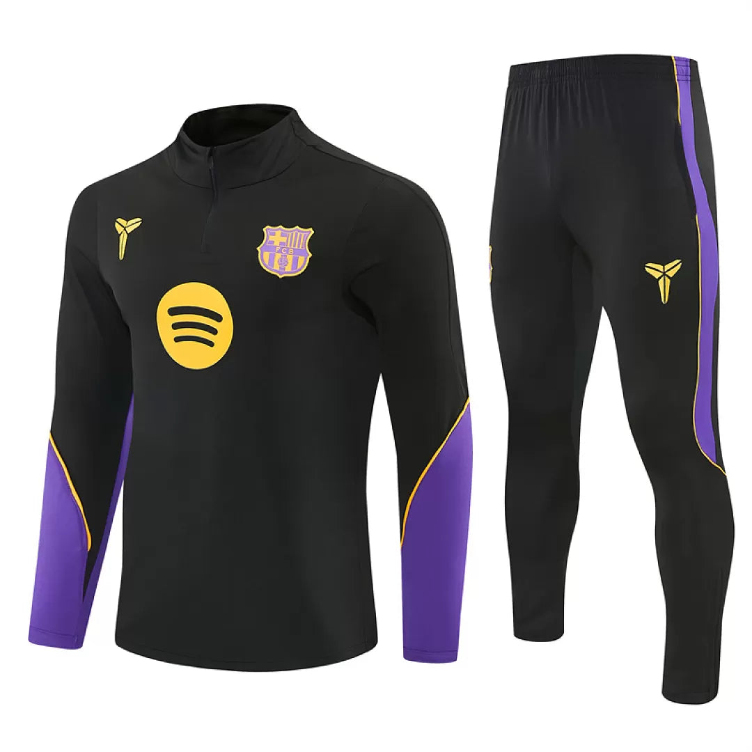 Tuta Barcelona 26/27 Uomo Nero con dettagli Viola e Giallo | Tuta da Calcio - CalcioVivo