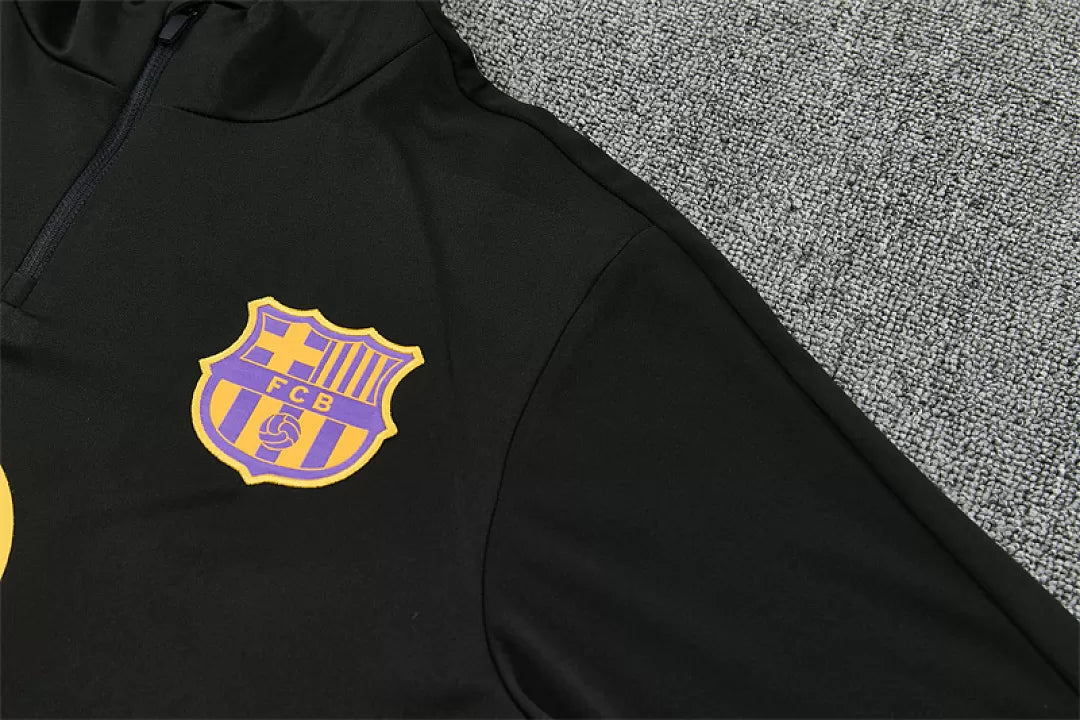 Tuta Barcelona 26/27 Uomo Nero con dettagli Viola e Giallo | Tuta da Calcio - CalcioVivo