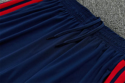 Tuta Bayern Munich 26/27 Uomo Bianco Crema e Blu Navy | Tuta da Calcio - CalcioVivo