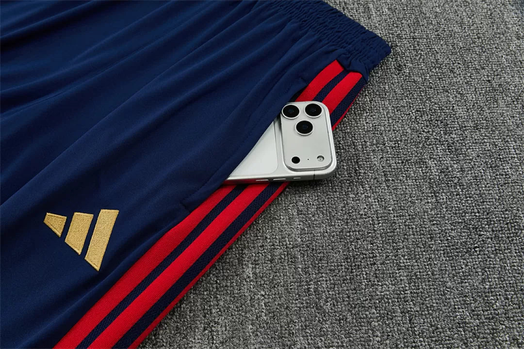 Tuta Bayern Munich 26/27 Uomo Bianco Crema e Blu Navy | Tuta da Calcio - CalcioVivo