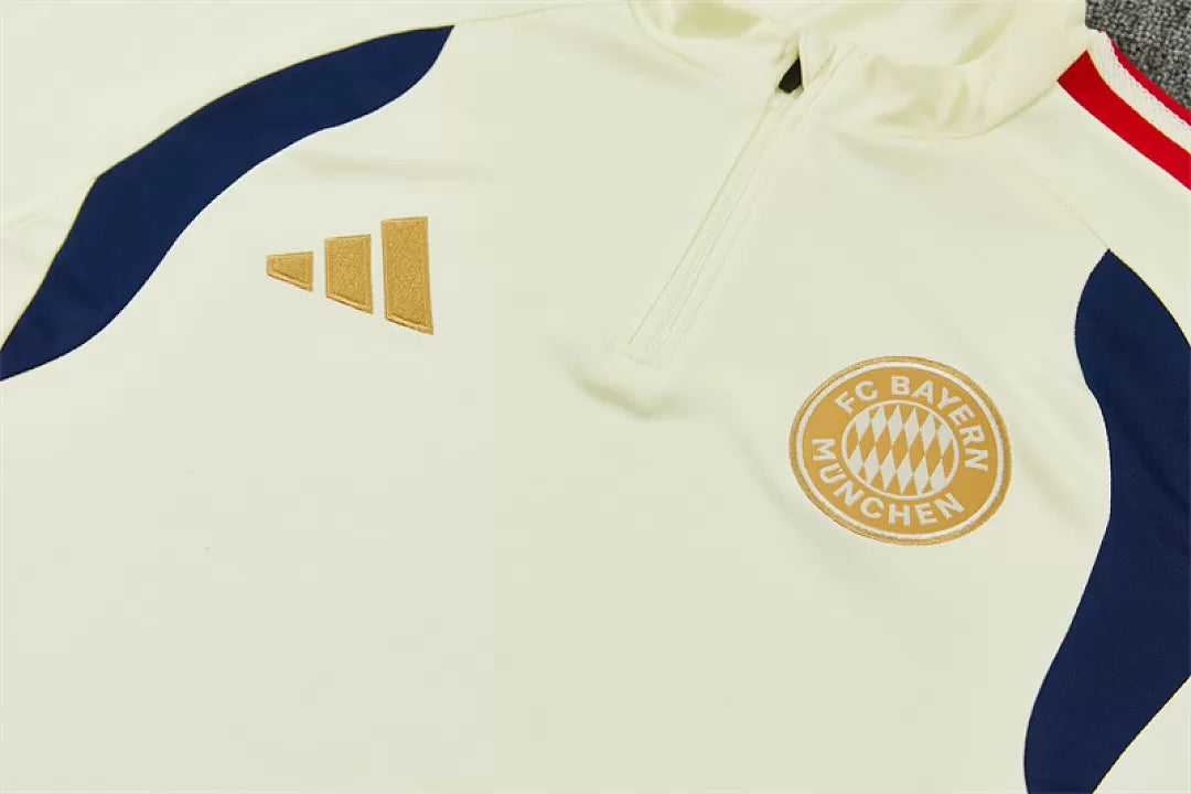 Tuta Bayern Munich 26/27 Uomo Bianco Crema e Blu Navy | Tuta da Calcio - CalcioVivo
