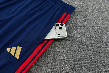 Tuta Bayern Munich 26/27 Uomo Blu Navy | Tuta da Calcio - CalcioVivo