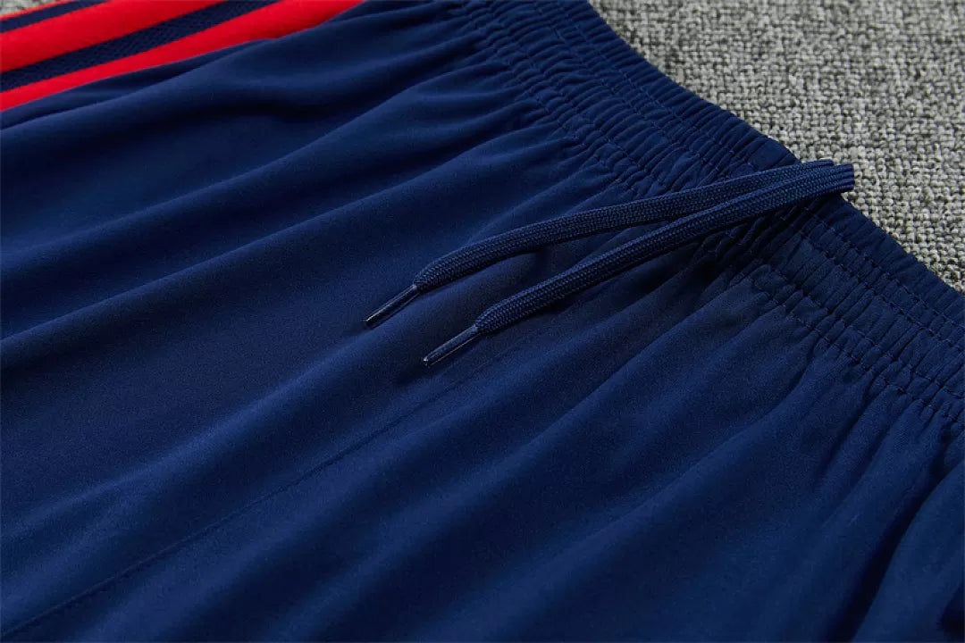 Tuta Bayern Munich 26/27 Uomo Blu Navy | Tuta da Calcio - CalcioVivo