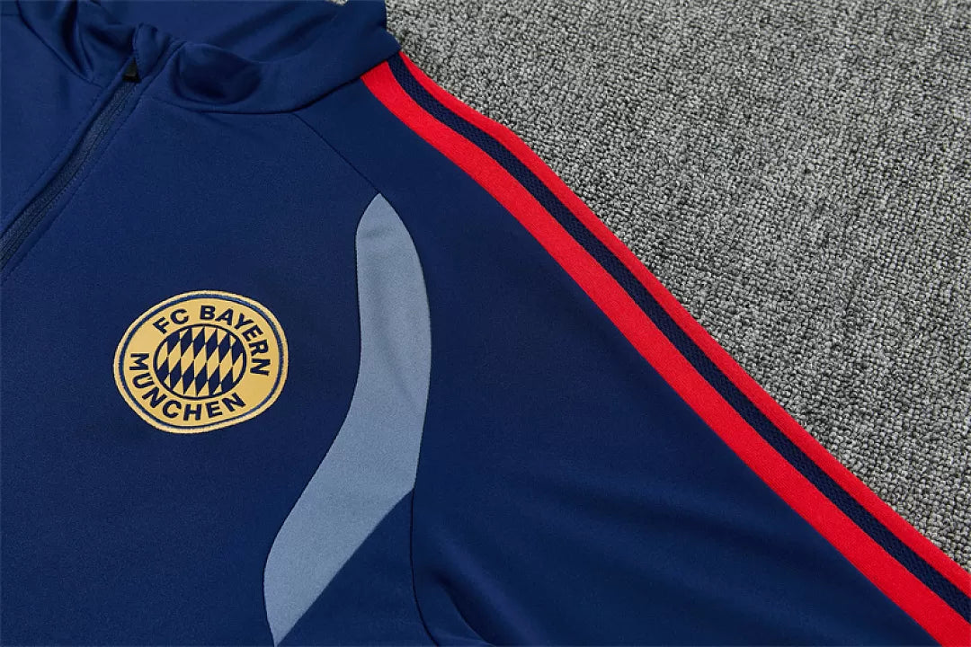 Tuta Bayern Munich 26/27 Uomo Blu Navy | Tuta da Calcio - CalcioVivo