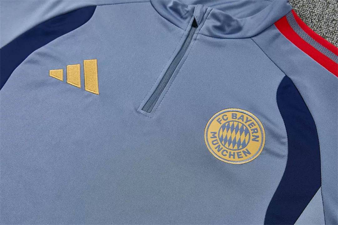 Tuta Bayern Munich 26/27 Uomo Grigio/Blu Navy | Tuta da Calcio - CalcioVivo