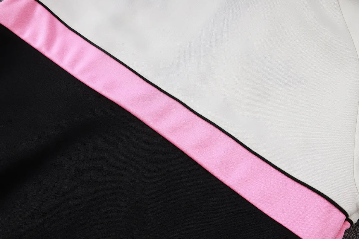 Tuta Full-zip Juventus 26/27 Uomo Bianco/Nero/Rosa | Tuta da Calcio - CalcioVivo